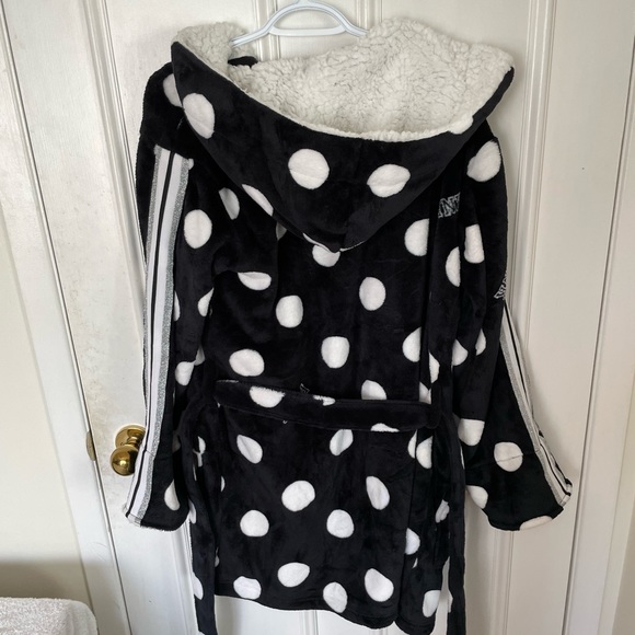 Great for Winter PINK fleece robe! - Picture 2 of 4